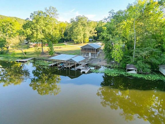 4th image of 376 Gross Rd