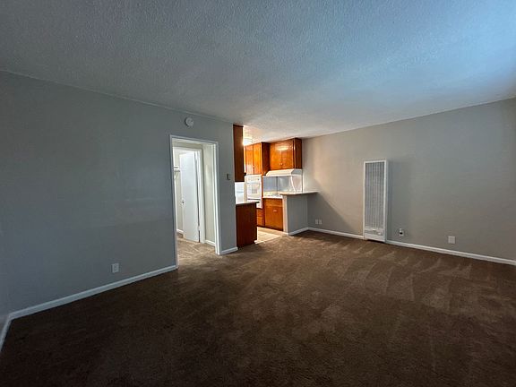 3rd image of 4228 N Lakewood Blvd APT W
