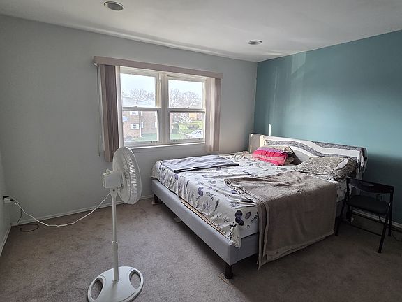 3rd image of 192 Evergreen Rd