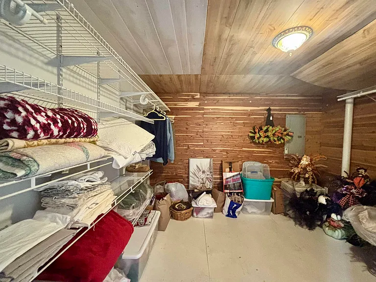 353 Forest Rd — Photo 25
