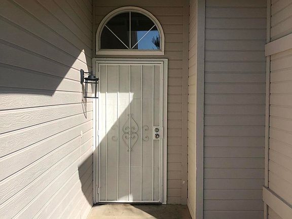 5th image of 706 W Garrett Ave