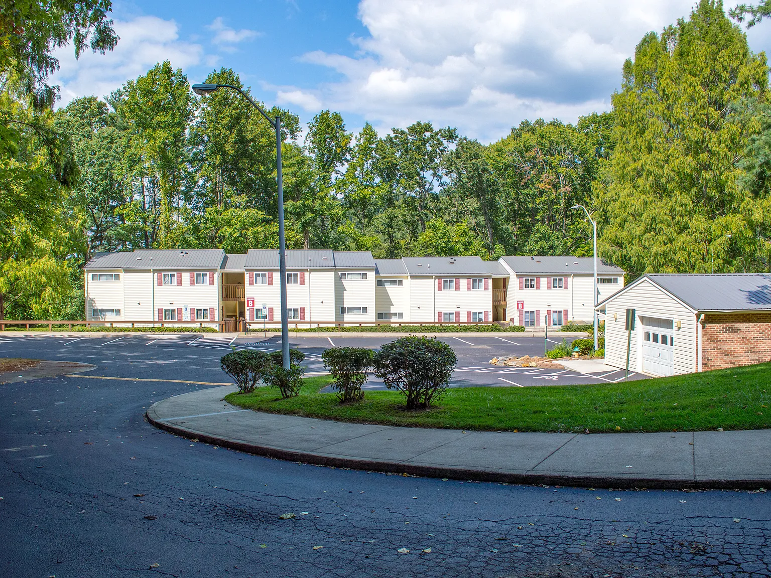 Pine Ridge Apartments — Photo 2