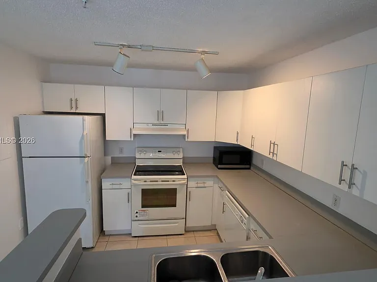 4500 NW 107th Ave #2019 — Photo 5