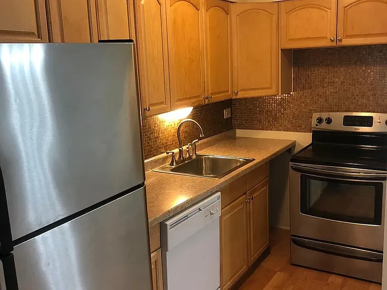 710 Washington Blvd — Photo 12