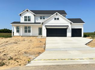 8253 Eagle Peak Dr, Jenison, MI 49428
