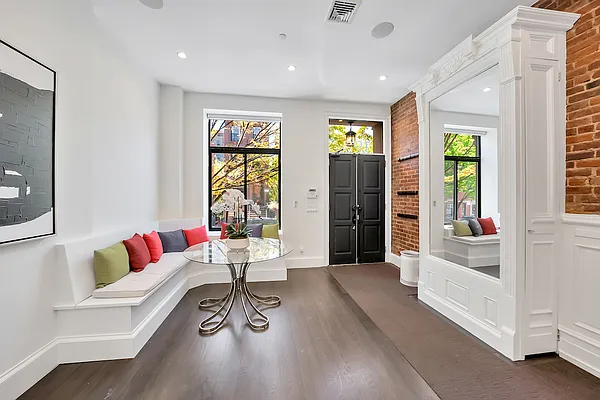 Sold by Bond New York | media 5