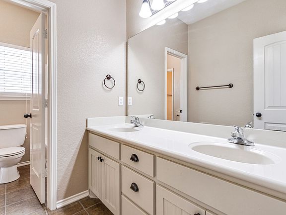 4th image of 3344 S 3rd St #4B-3Ba-2500Sqft
