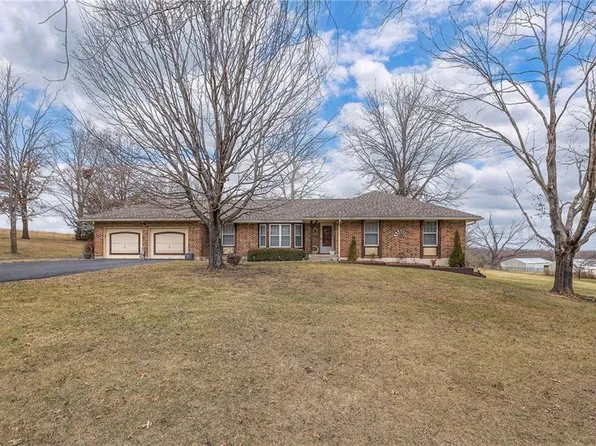 3204 E 203rd St, Belton, MO 64012