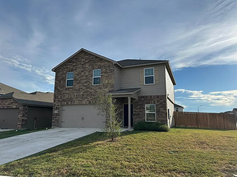 225 Allington Cir — Photo 4