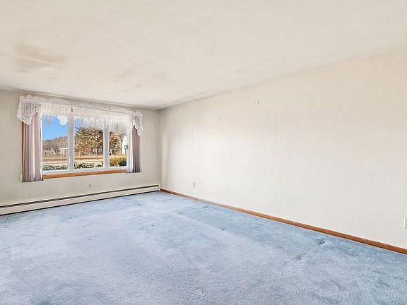 5th image of 681 Newman Ave