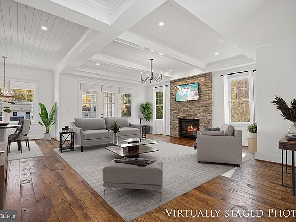 3rd image of 608 Jackson St