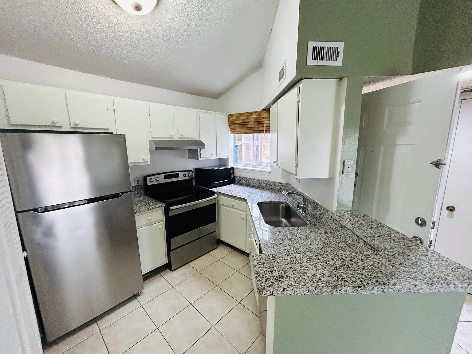 1 bed, 660 sqft, $1,175 — Photo 4