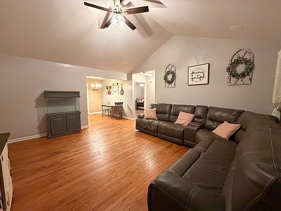 4th image of 2819 Meadowhill Dr
