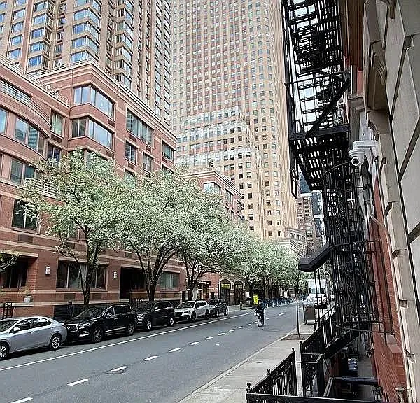 348 W 49th St #5C — Photo 8