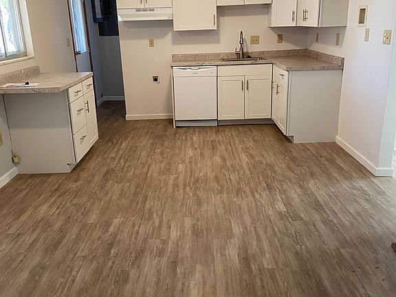 3rd image of 4450 Knob Hill Dr