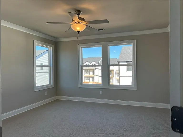431 Lincoln St — Photo 6