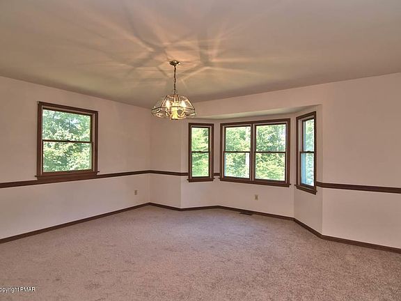 5th image of 156 Erica Dr
