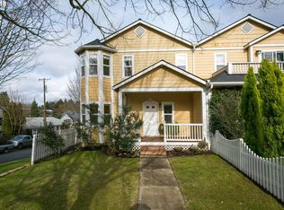 2303 SE Taylor St, Portland, OR 97214