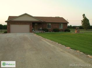 21077 Pratt Rd, Armada, MI 48005