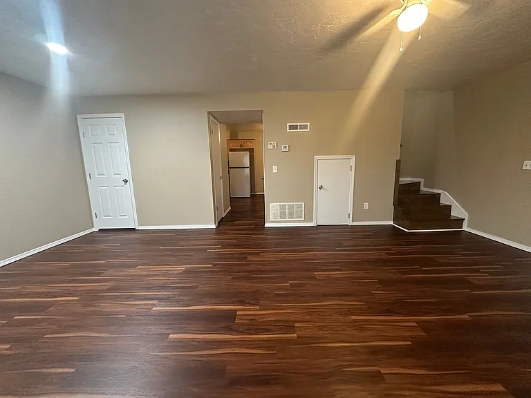 6004 Nw Expy — Photo 6