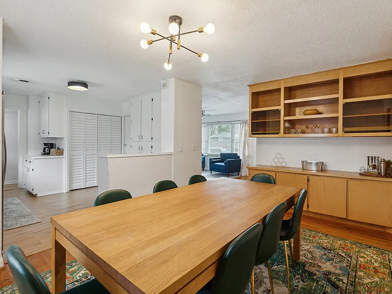 1104 Dickson Ave — Photo 23