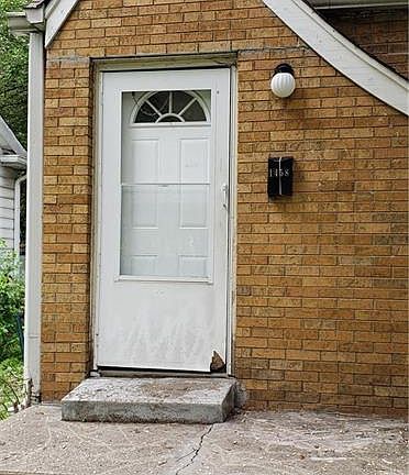 3rd image of 1458 N Gladstone Ave