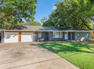 1125 Warden St, Benbrook, TX 76126