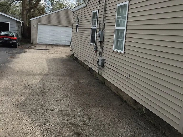 327 Pennsylvania Ave — Photo 6