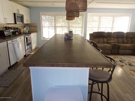 4th image of 946 Wren Cir