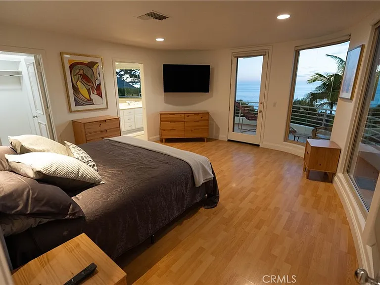 558 Cliff Dr — Photo 16