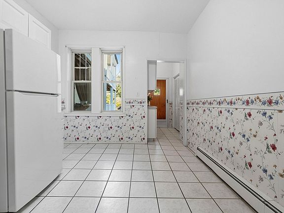 5th image of 509 Pleasant St APT 2-4