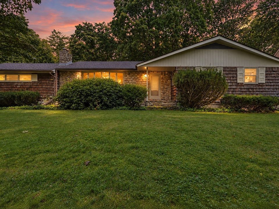 1st image of 14 Miller Dr