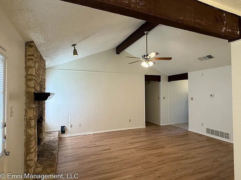 1408 Garnet Rd — Photo 3
