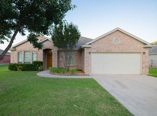 121 Timber Cross Ct, Azle, TX 76020