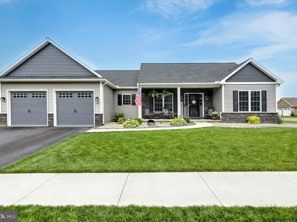 208 Pebble Dr, Elizabethtown, PA 17022