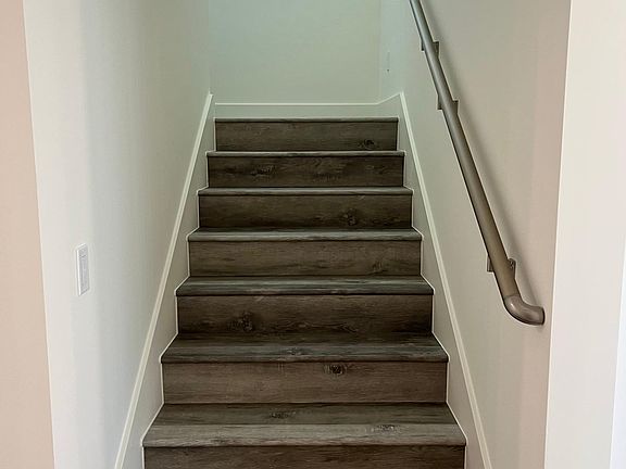 5th image of 7450 Kraft Ave