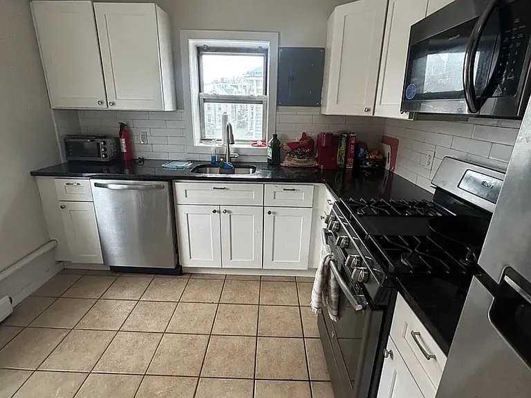 378 Thames St #1 — Photo 9