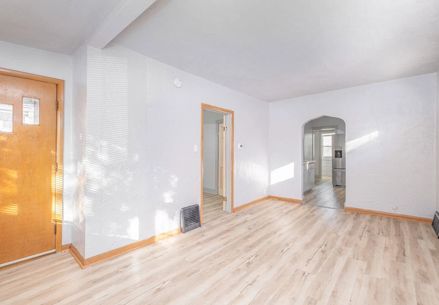 2 bed, 1.0 bath, 811 sqft, $1,348 — Photo 2