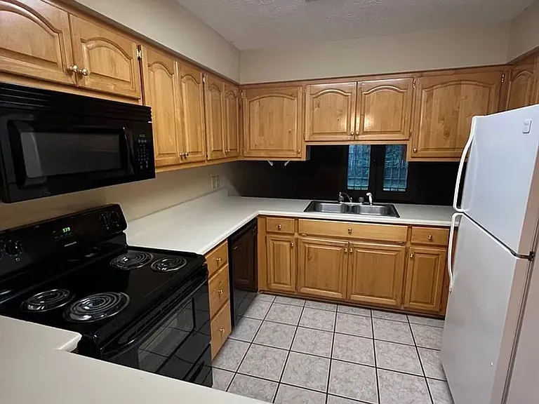 136 Halal Ct — Photo 9