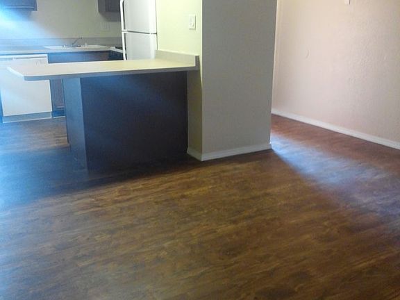 2nd image of 825 S Telshor Blvd #42