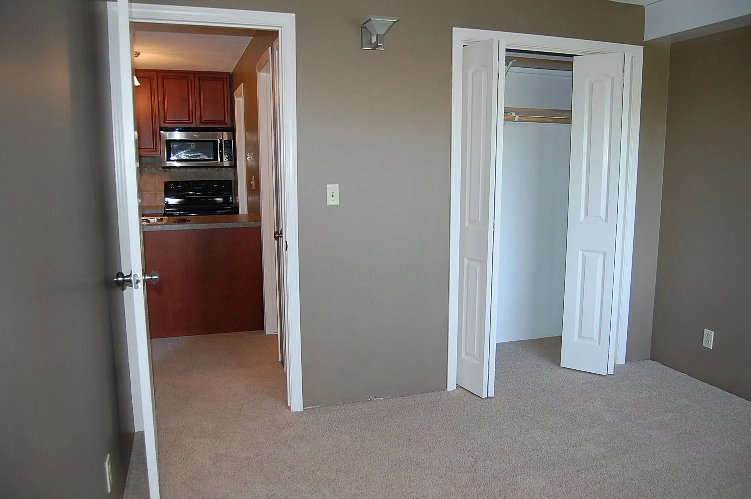 G Street Apartments — Photo 2