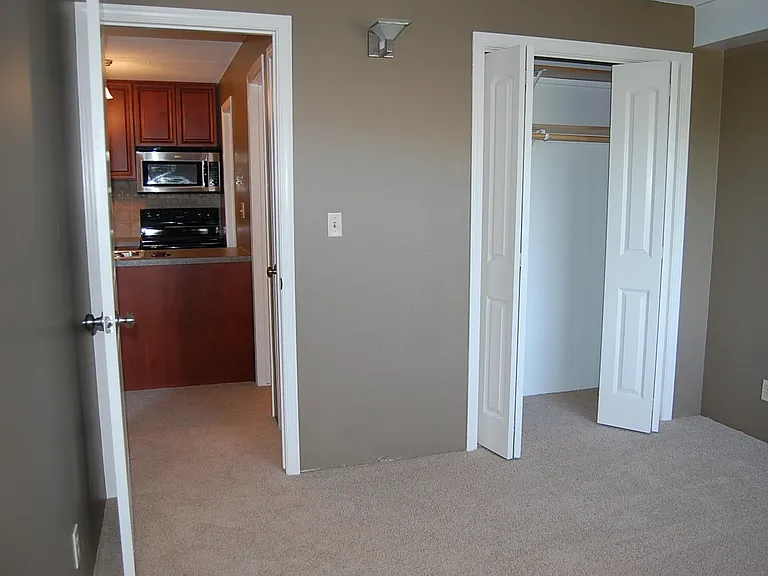 G Street Apartments — Photo 4