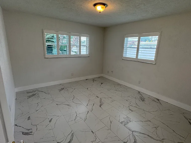 Back guest bedroom