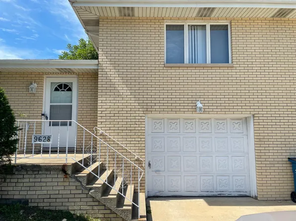9628 Lincoln St, Crown Point, IN 46307
