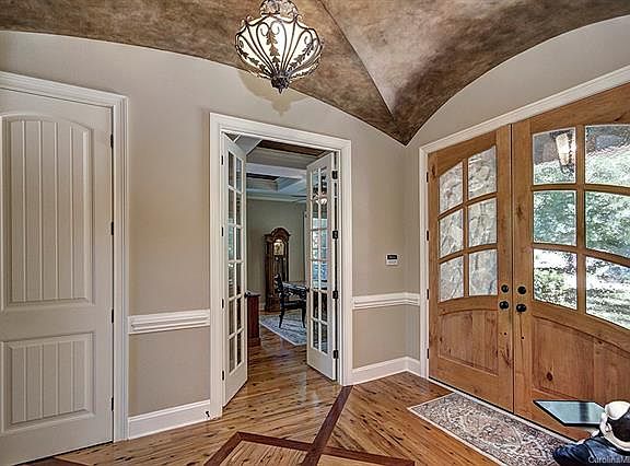 5th image of 608 Beauhaven Ln