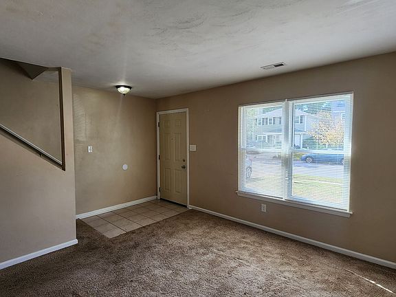 3rd image of 1520 Oak Knoll Ln