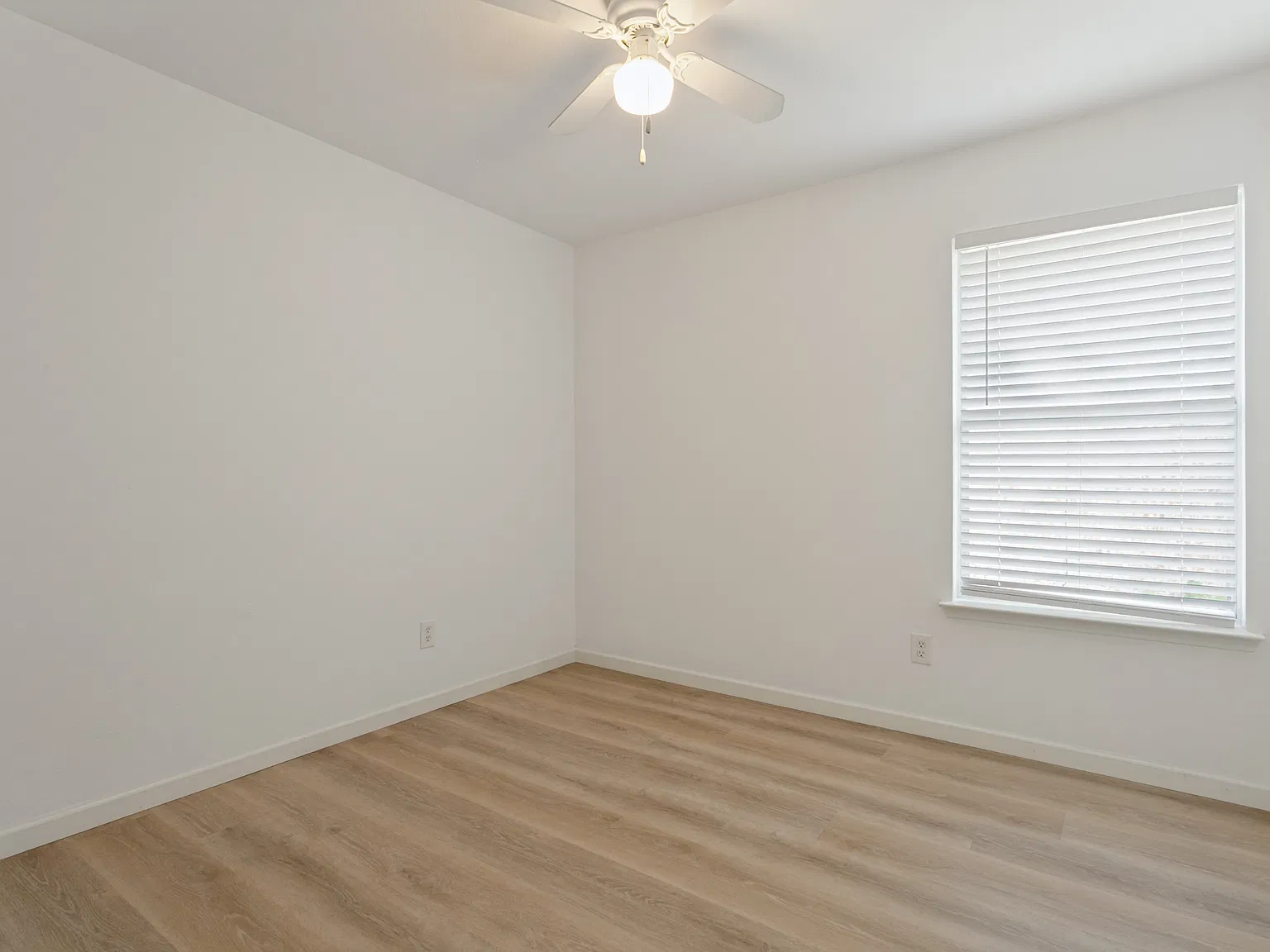 3 bed, 1869 sqft, $2,700 — Photo 4