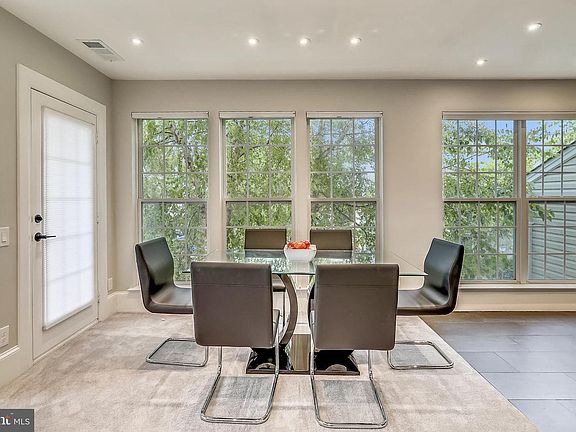4th image of 307 Fallsgrove Dr #60