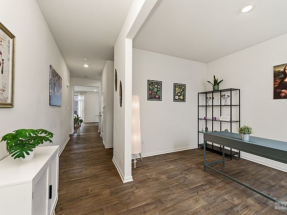4th image of 2643 Seeley St