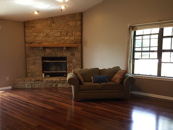 3rd image of 5021 Donner Ln